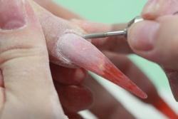 Curs de intretinerea unghiilor false si folosirea corecta a pilei electrice